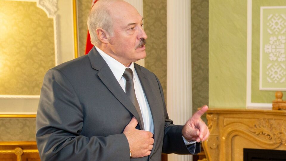 Лукашенко рассказал, что пьет понемножку
