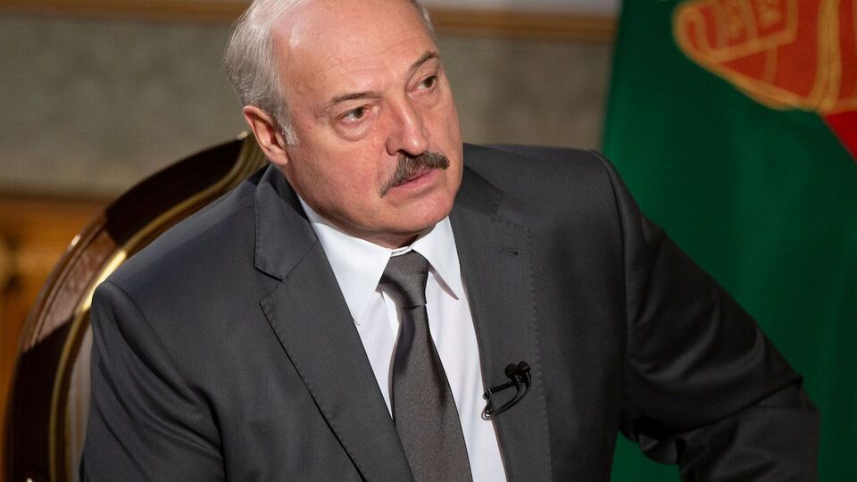 Лукашенко: Вы знаете, мне жаль Зеленского. Он попал, как кур в ощип