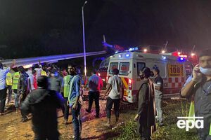 В Индии при посадке разбился пассажирский самолет. Фоторепортаж