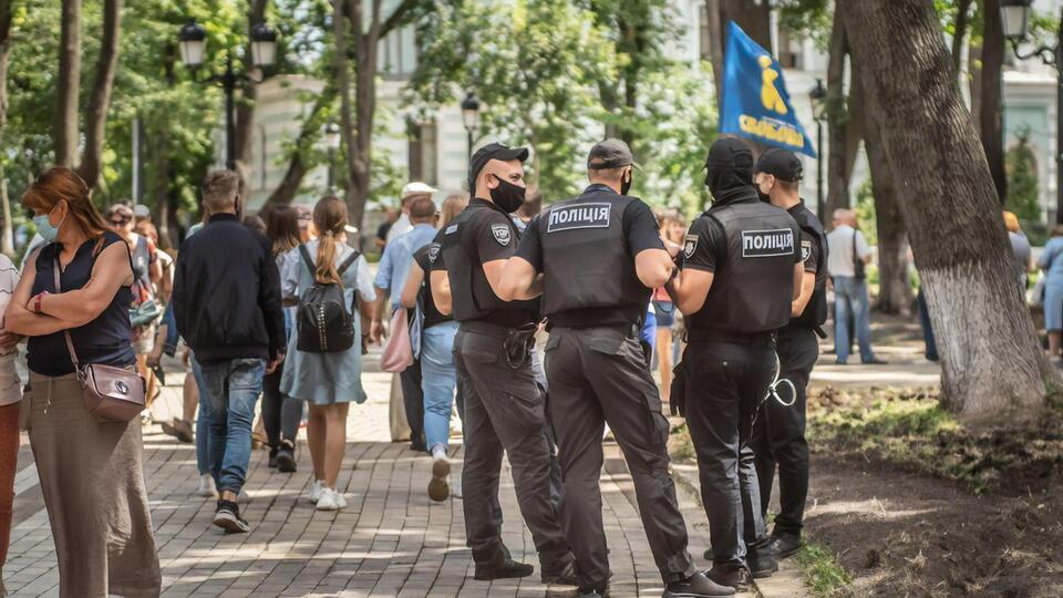 Карантин действует в Украине с 11 марта
