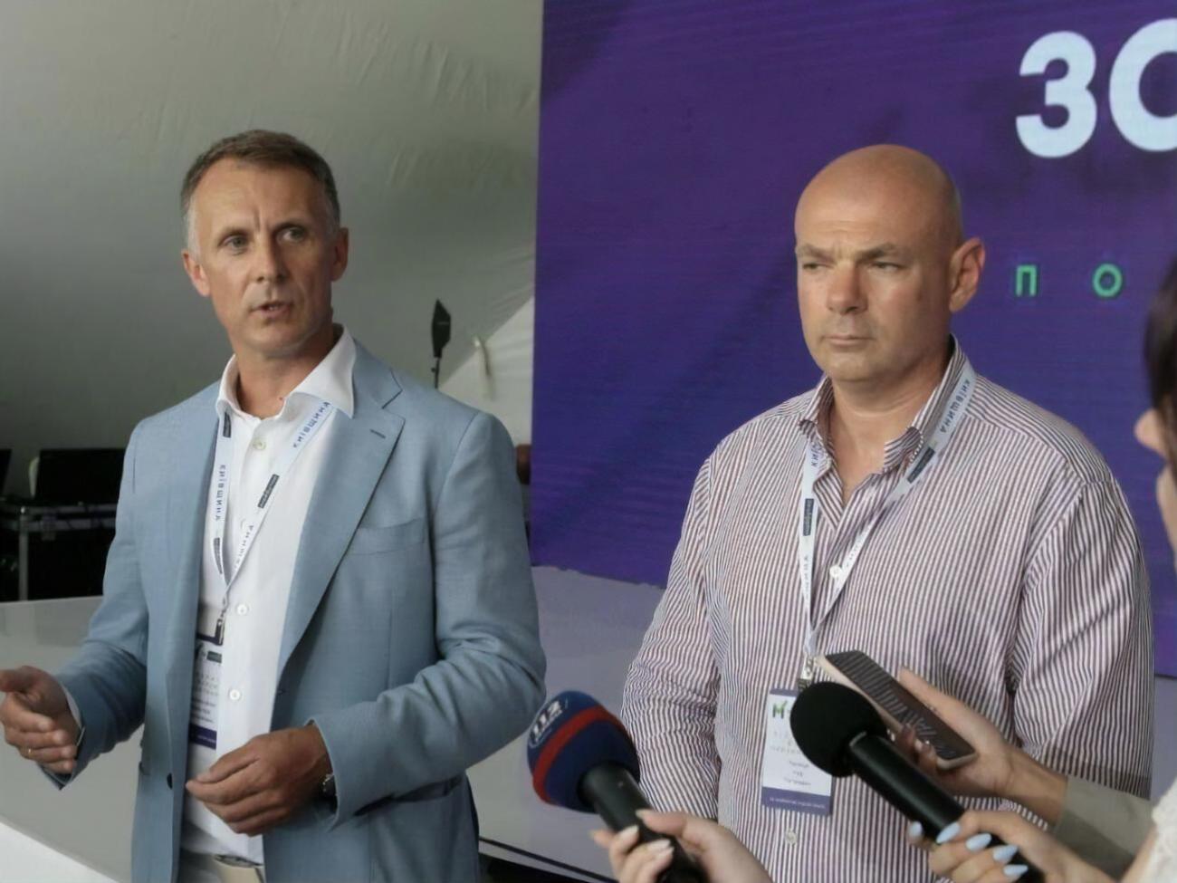 Игорь Палица (справа)&nbsp;убежден, что перемены нужны не только на местном уровне