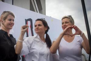 Колесникова (праворуч): Я сподіваюся, що скоро ми будемо жити у країні, де фото не буде злочином