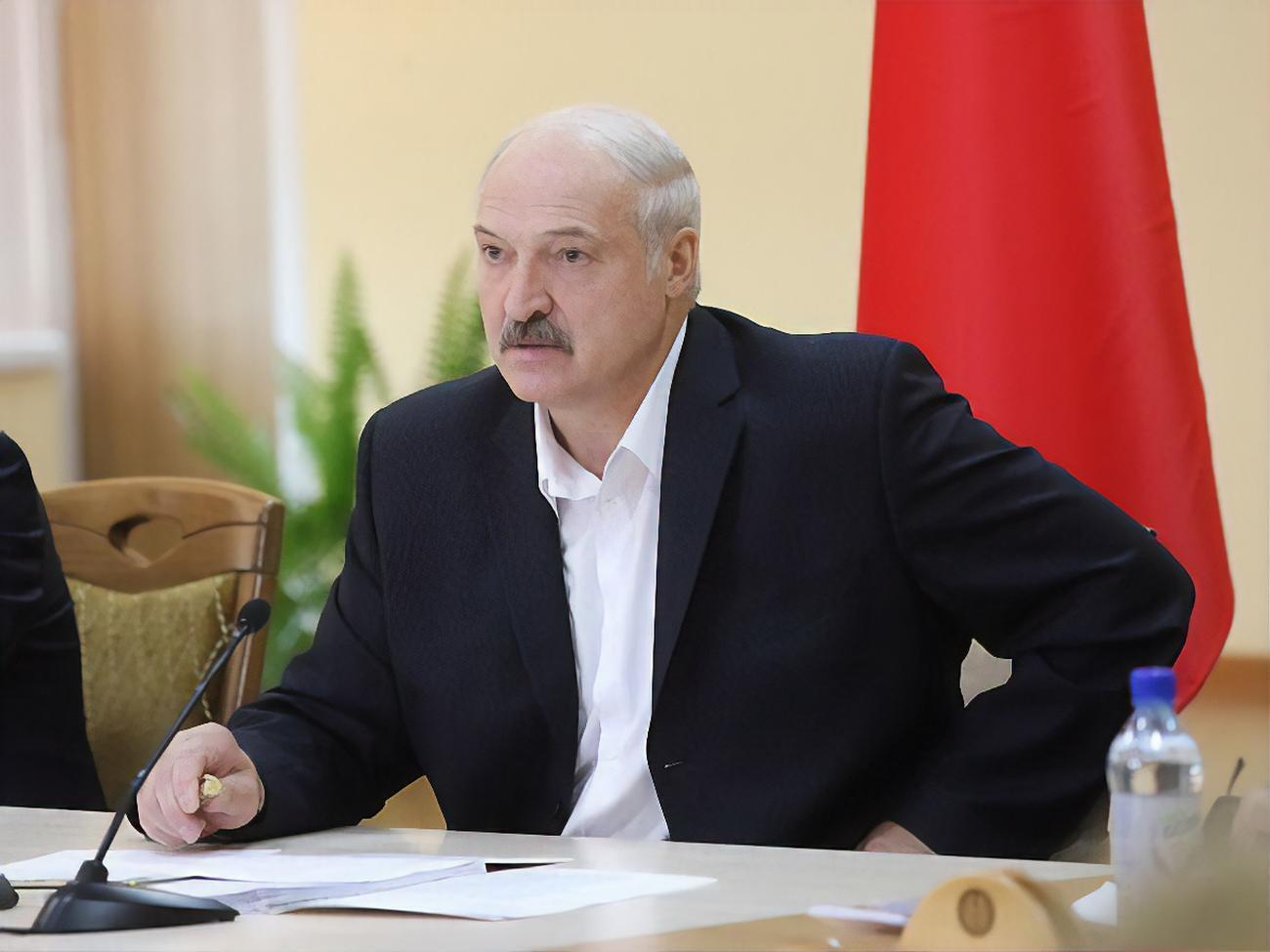 Лукашенко считает, что аграрии мало внимания обращают на избирательную кампанию