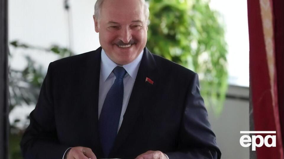 Лукашенко объяснил задержание журналистов омоновцами тем, что сотрудники СМИ "хотели мордобоя"