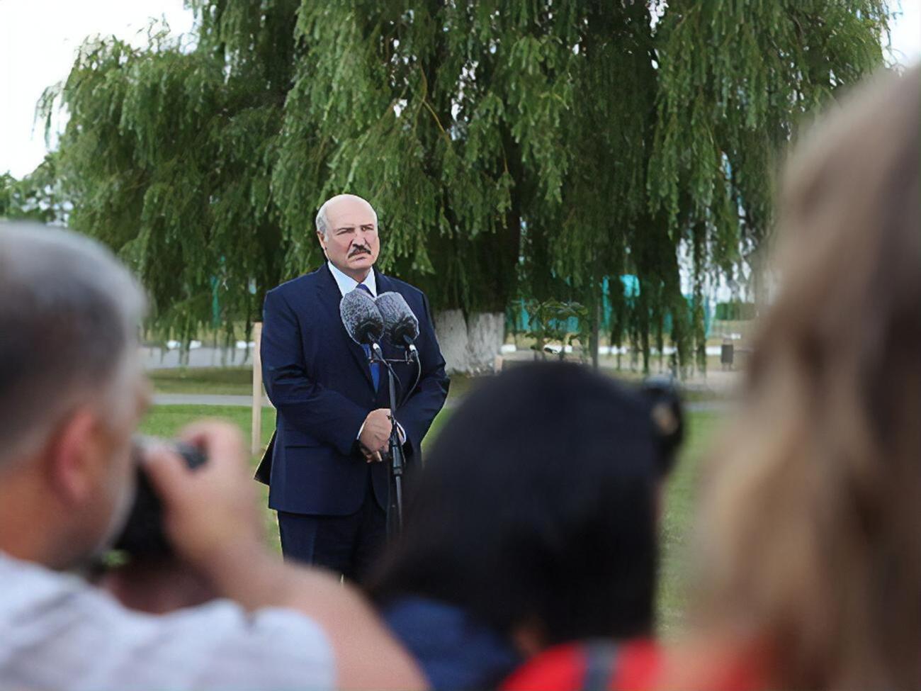 Лукашенко: На границе контроль очень серьезный