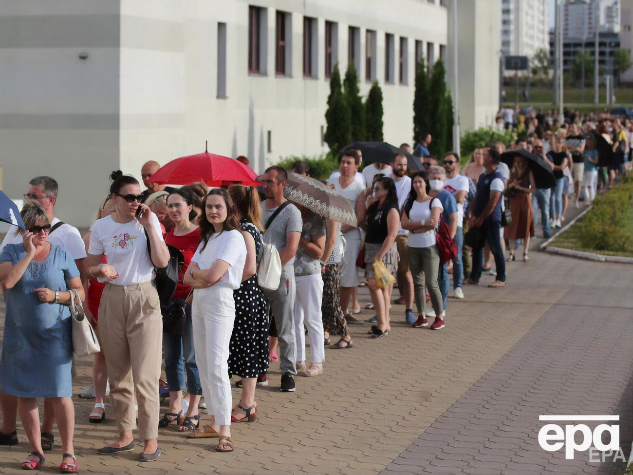 Избирательные участки закрылись в 20.00, несмотря на то, что многие желающие не успели проголосовать