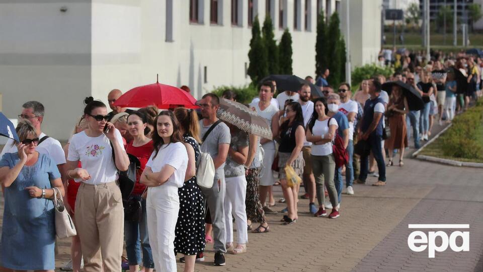 Виборчі дільниці закрили о 20.00, незважаючи на те, що багато охочих не встигло проголосувати