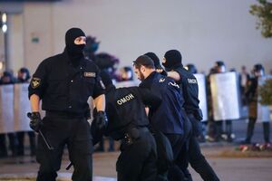 Білоруські ЗМІ повідомляють, що в Мінську сильно побили українського журналіста Мстислава Чернова