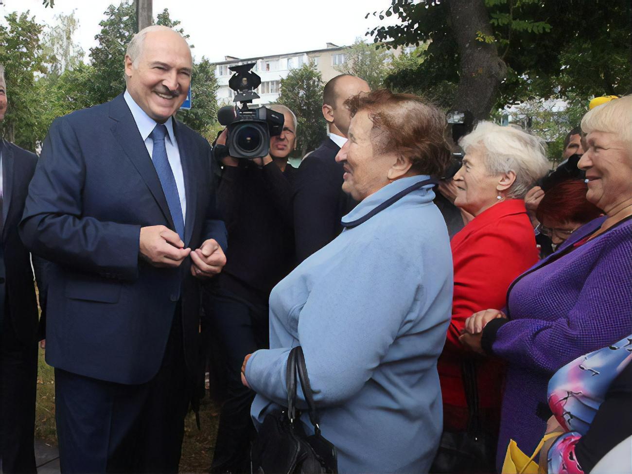 Лукашенко: Виникає ілюзія якогось іншого життя