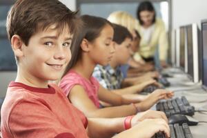 Областные власти могут направить на подключение к скоростному интернету остатки образовательной субвенции, сообщили в Минцифры