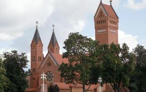 В Минске около 100 человек силовики закрыли в Красном костеле