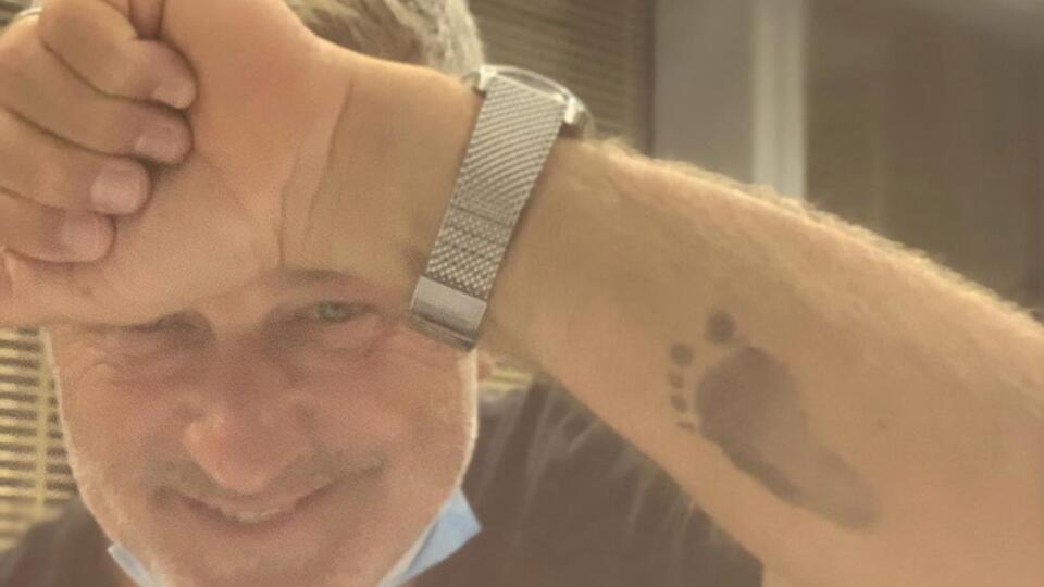 Алек Болдвін поки що не дав імені своїй шостій дитині