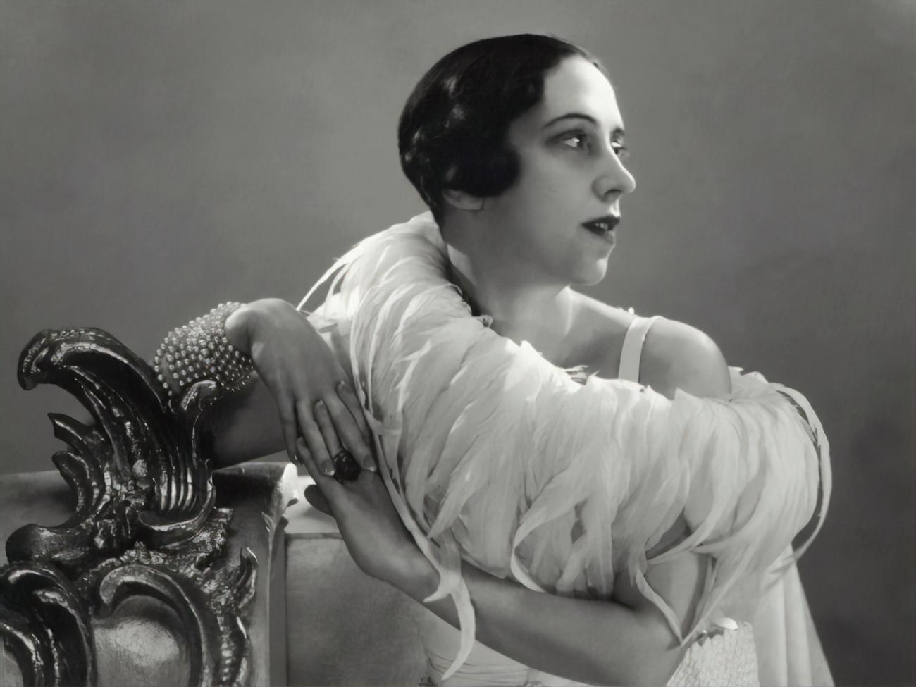 Скіапареллі: 80% жінок побоюються виділятися і бояться, що скажуть люди, тому купують собі сіренький костюмчик. Краще набратися сміливості, щоб відрізнятися від інших