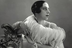 Скіапареллі: 80% жінок побоюються виділятися і бояться, що скажуть люди, тому купують собі сіренький костюмчик. Краще набратися сміливості, щоб відрізнятися від інших