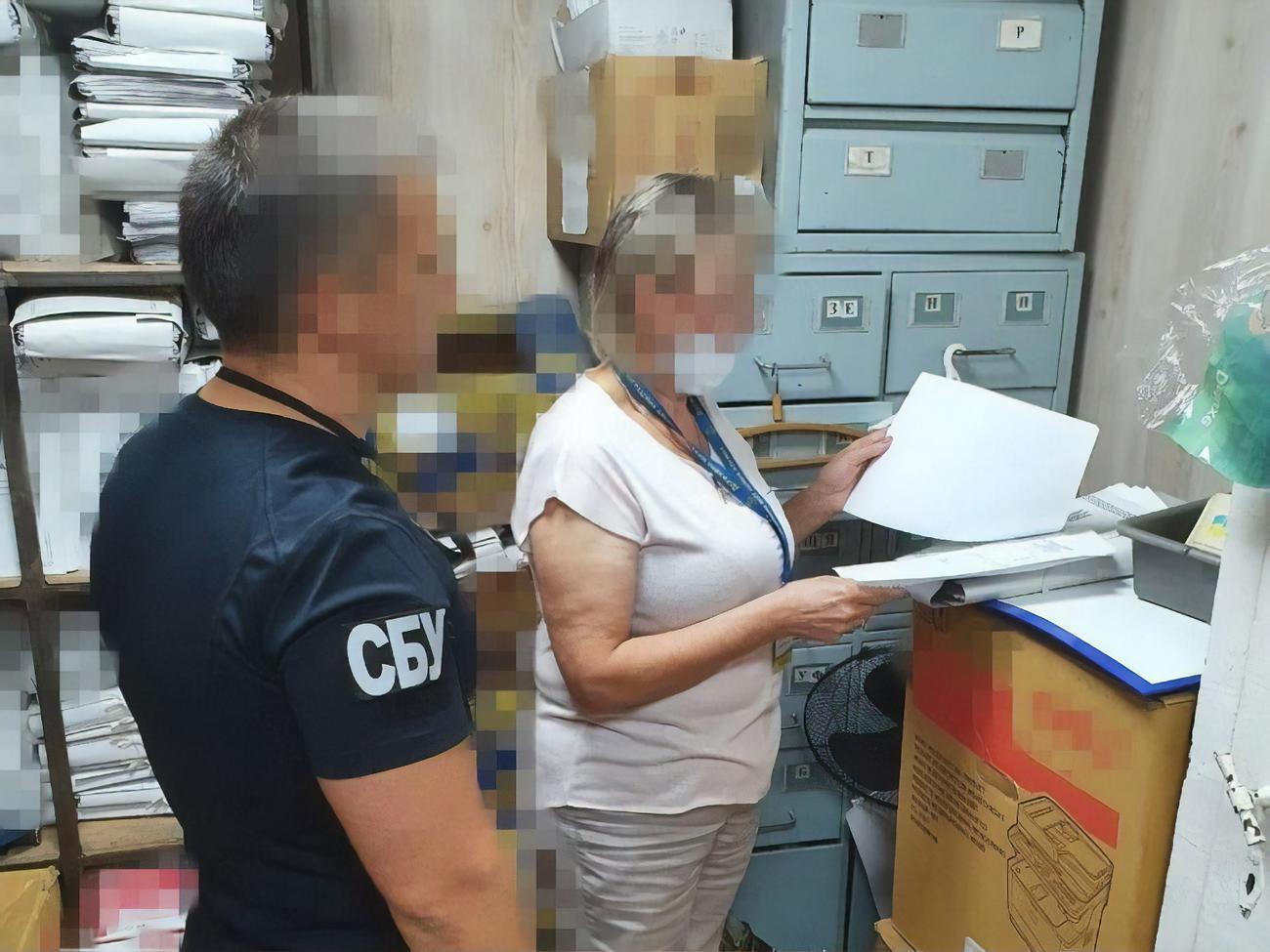 СБУ повідомила про викриття сервісного центру, де готували українські документи для бойовиків "ДНР"