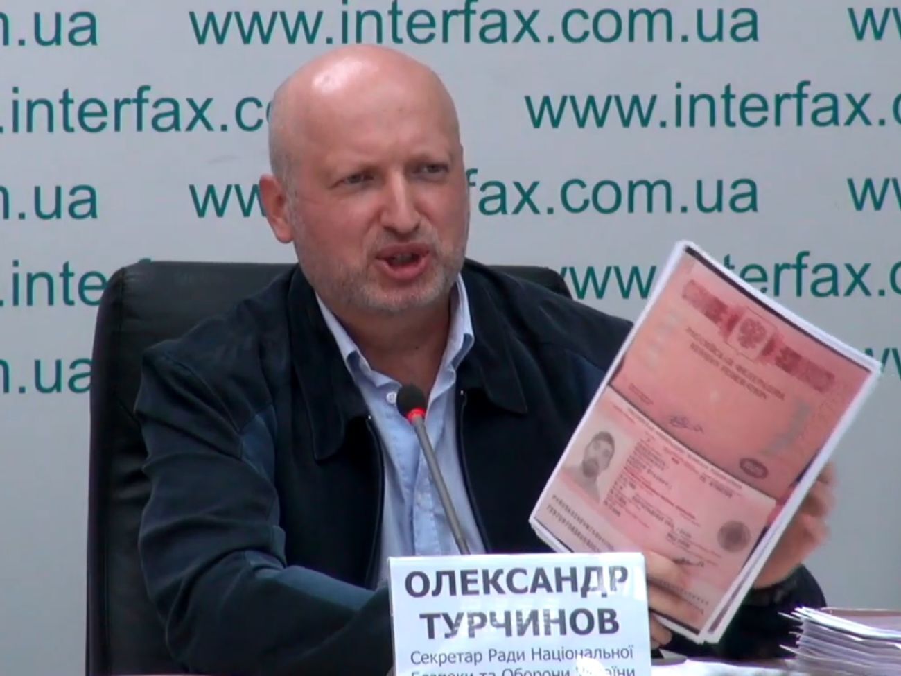 Турчинов показав копії документів найманців