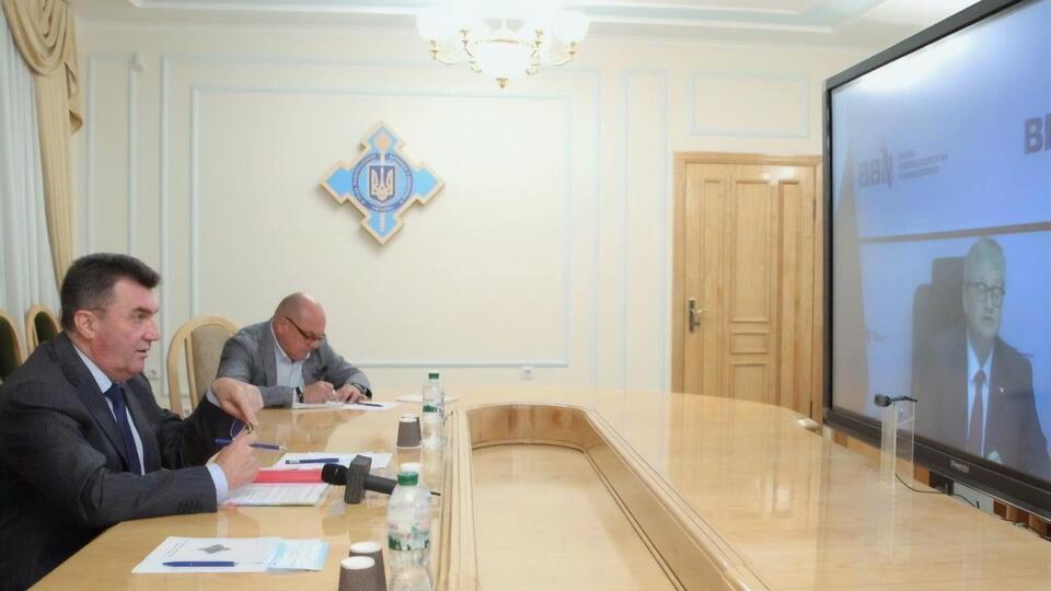 Данілов і Солох провели розмову в режимі відеоконференції