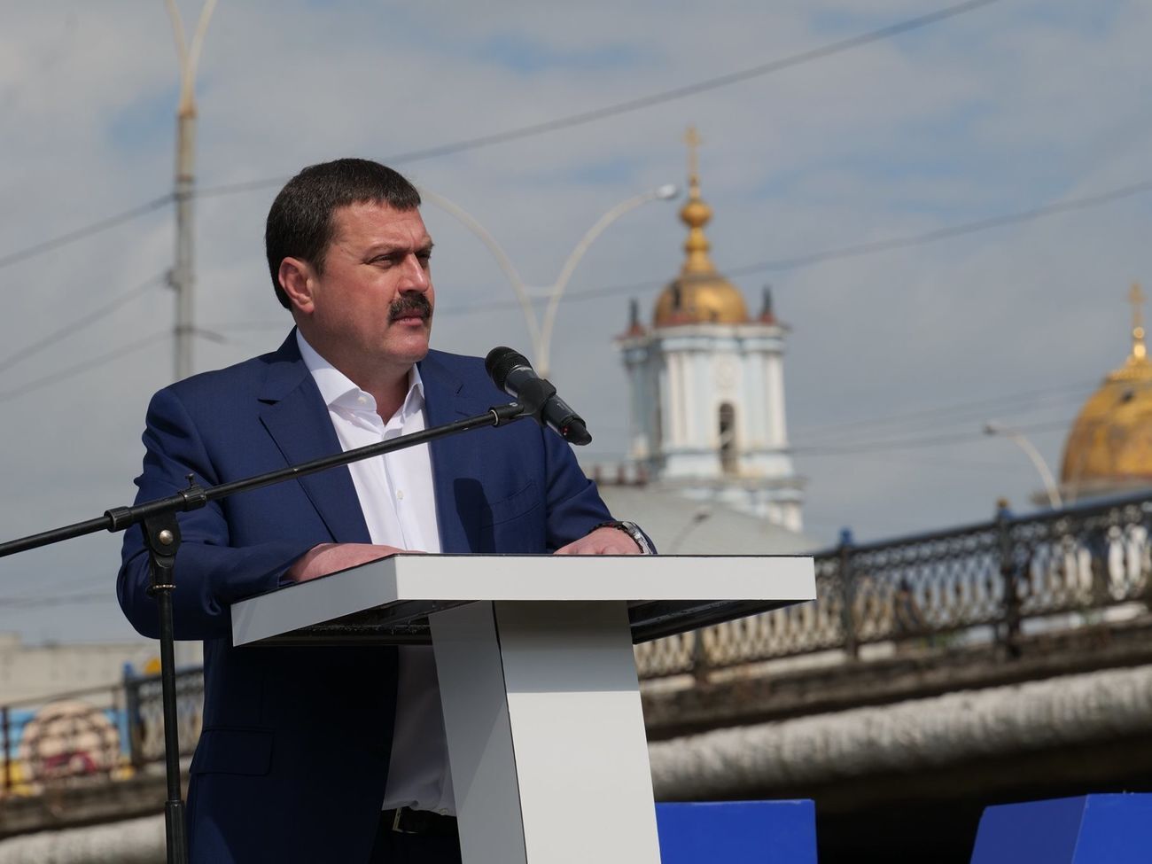 Деркач у травні, червні та липні опублікував три партії записів нібито телефонних переговорів Порошенка з різними політиками