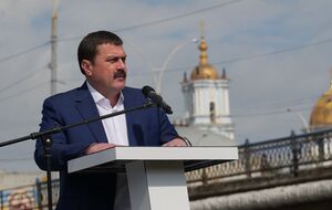 Деркач у травні, червні та липні опублікував три партії записів нібито телефонних переговорів Порошенка з різними політиками