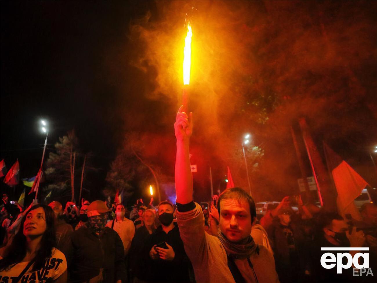 Участники акции зажгли файеры
