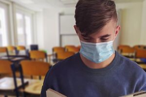 За перші два тижні навчального року в Україні захворіло приблизно 130 педагогів і 168 учнів, на самоізоляції перебуває понад 5,5 тис. вчителів і 115 класів