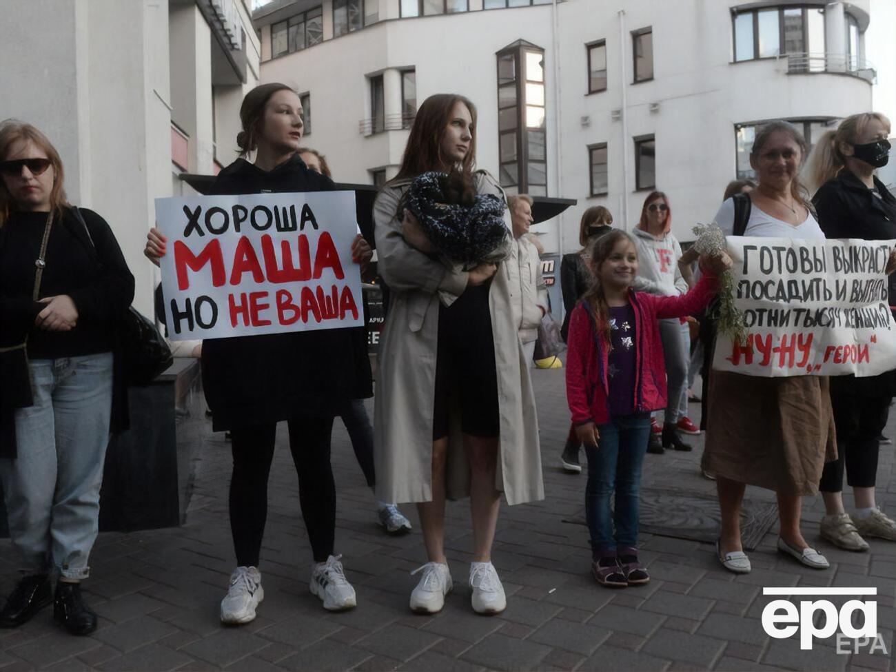 Люди виходять на протести в Білорусі з 9 серпня