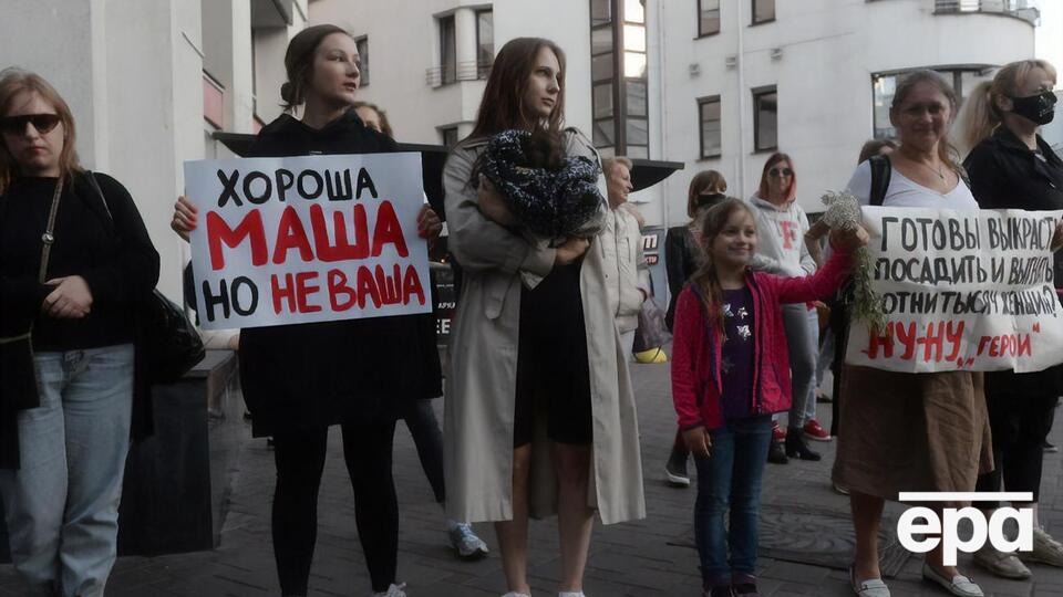 Люди виходять на протести в Білорусі з 9 серпня