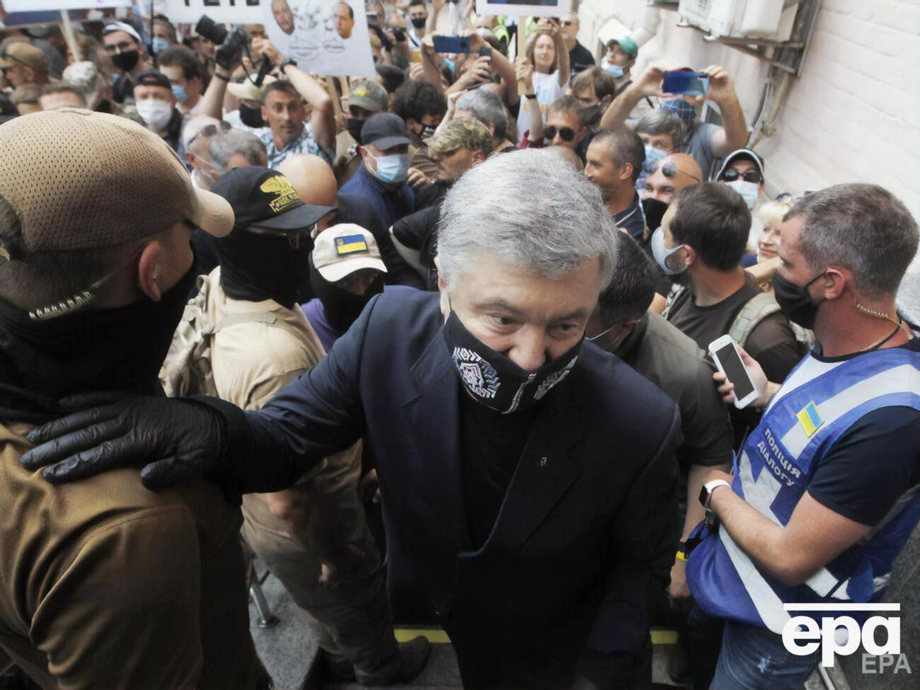 Сегодня стало известно, что расследуется 15 новых уголовных производств в отношении Порошенко