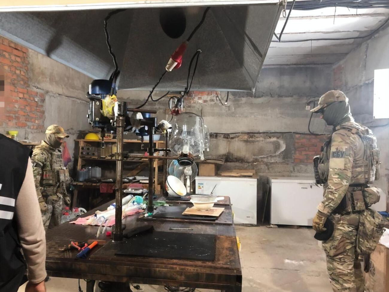 В ходе обысков правоохранители обнаружили почти 10 кг метадона