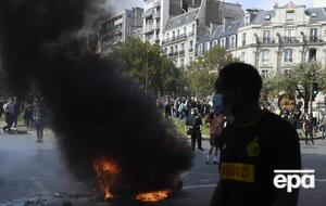 Участники шествия поджигали мусорные баки