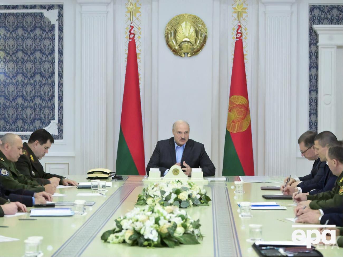 Лукашенко собрал на совещание силовиков