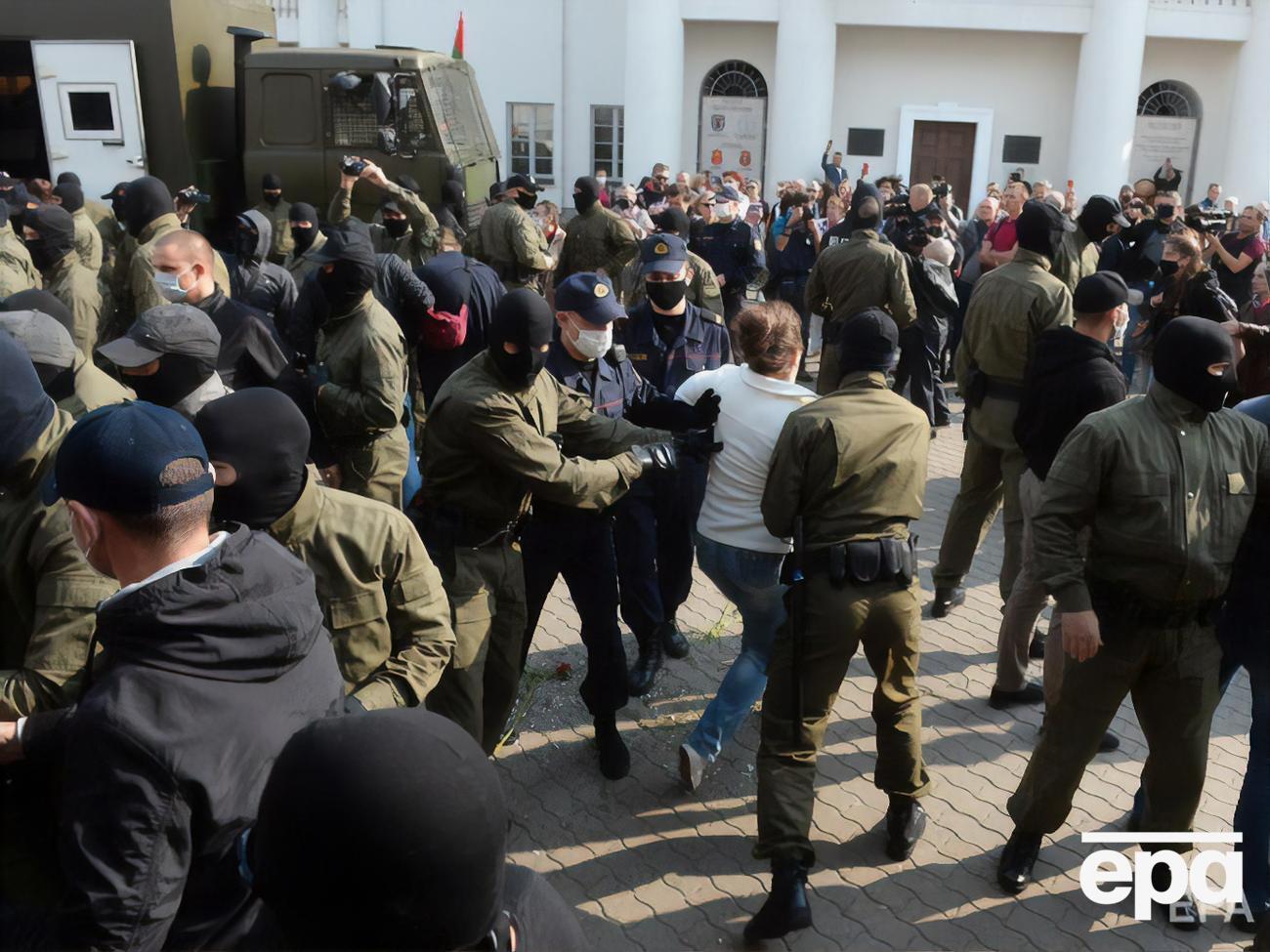 В одном только Минске накануне задержали 99 человек