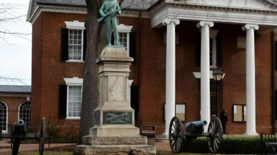 Статую снесли 12 сентября