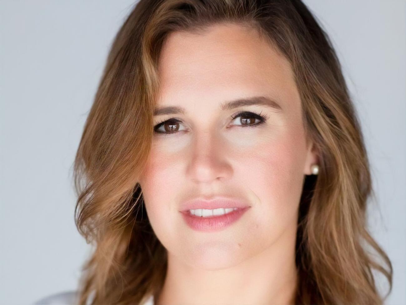 Согласно заявлению Зарини, мать и бабушка избивали ее, чтобы добиться молчания