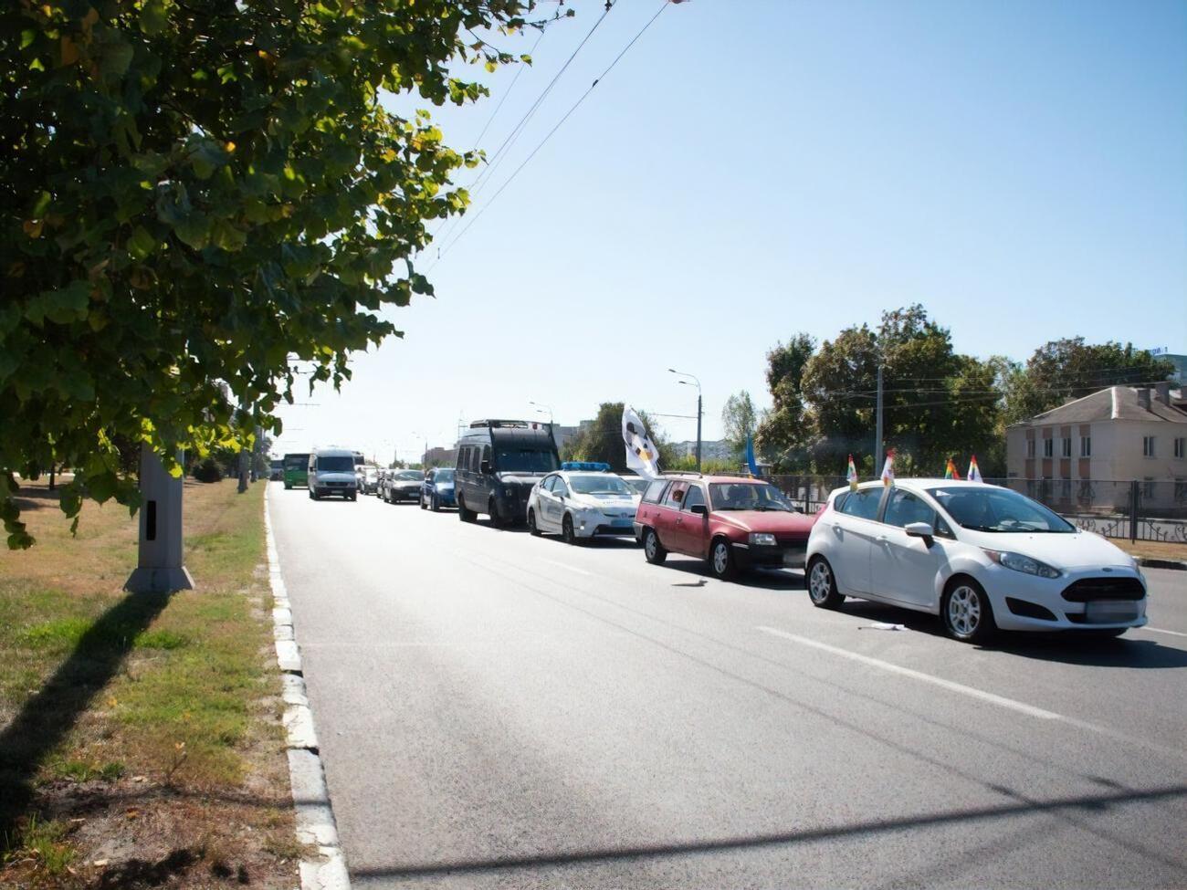 В автопрайді взяло участь приблизно 100 осіб
