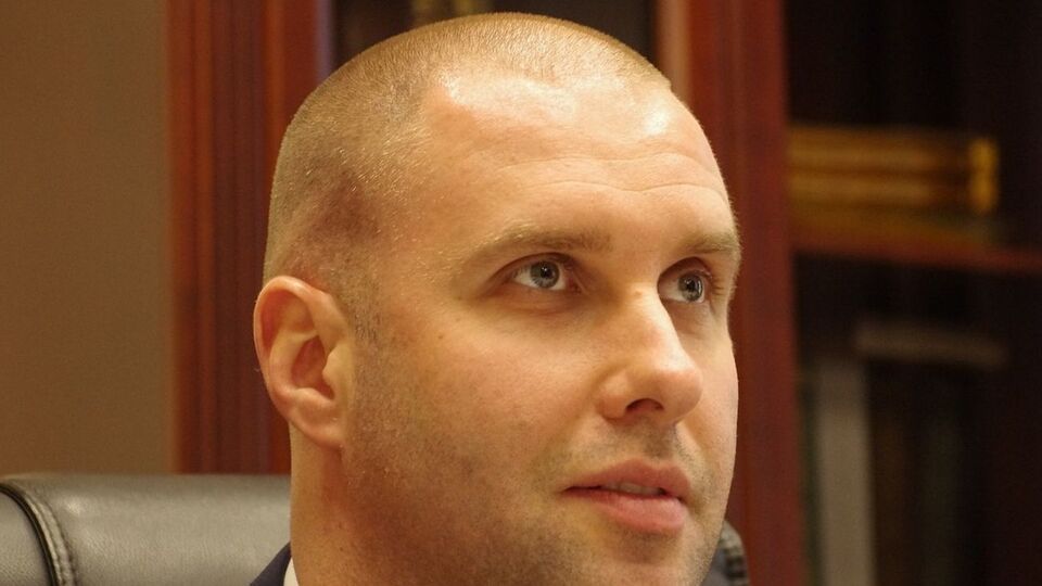 Синегубов: Абсурдность тем, которые "освещаются", их периодичность, и вообще такое внимание ко мне говорит только об одном – о заказном характере этих материалов