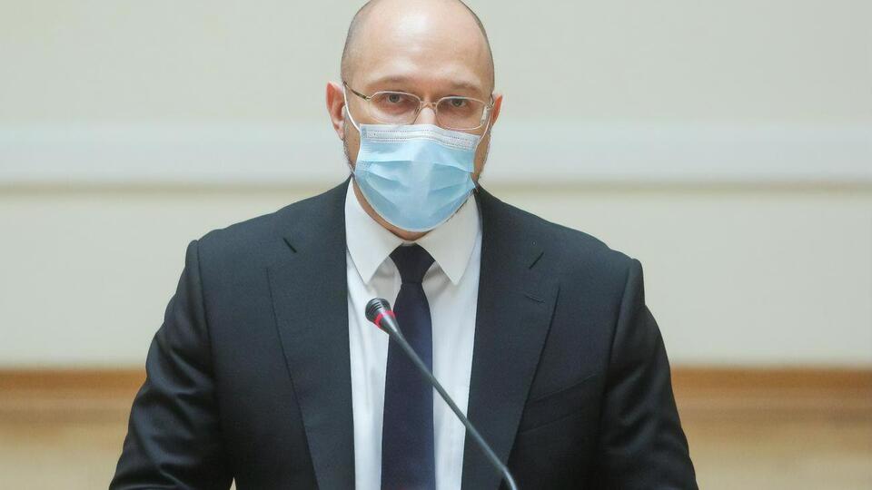 Шмыгаль: За прошлые сутки заболели 40 учеников и 32 учителя