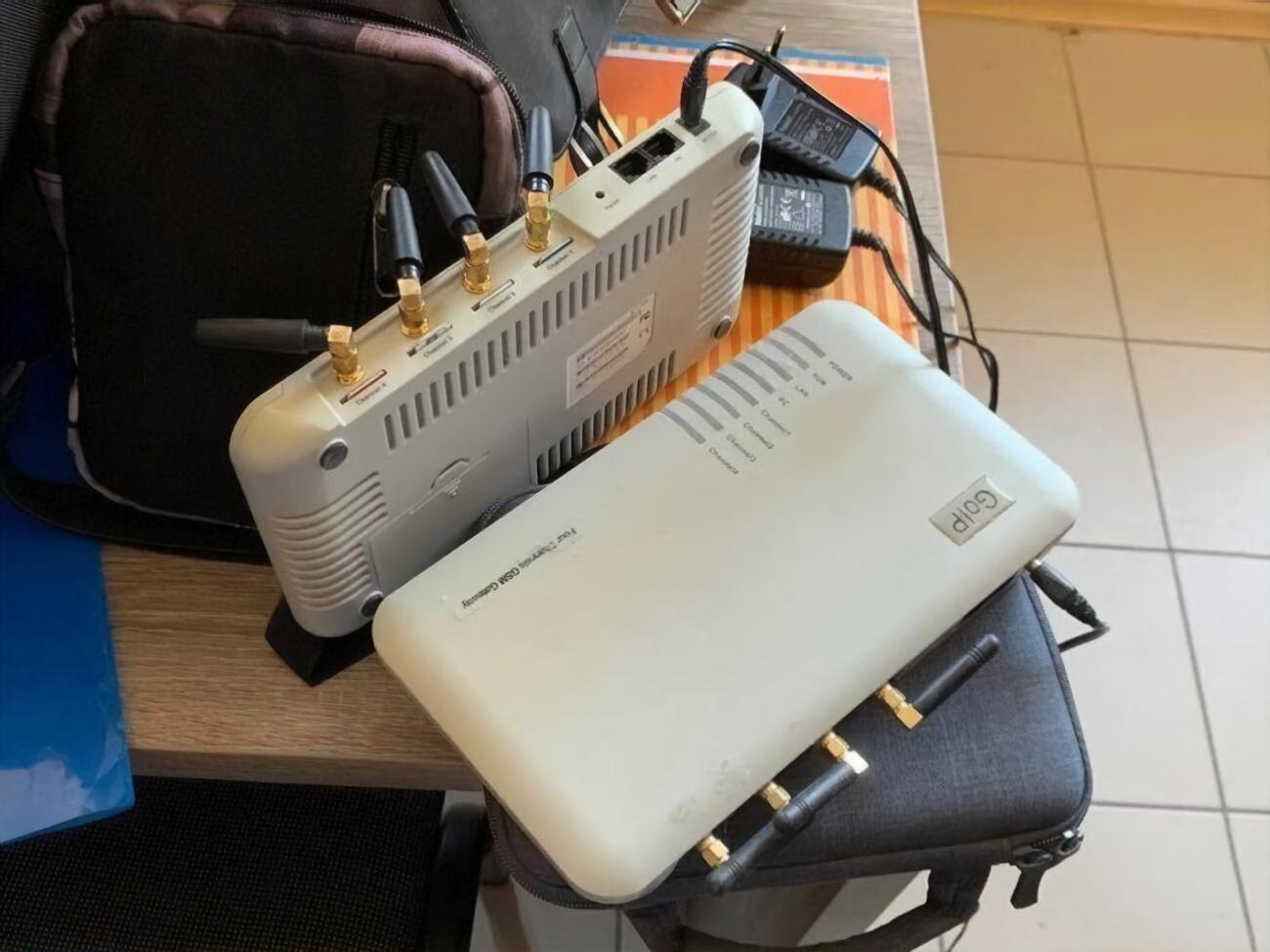 Під час обшуків у приміщенні фірми правоохоронці виявили спецтехніку й електронні носії інформації