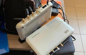 Під час обшуків у приміщенні фірми правоохоронці виявили спецтехніку й електронні носії інформації