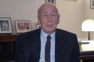 Д'Эстен попал в больницу имени Жоржа Помпиду