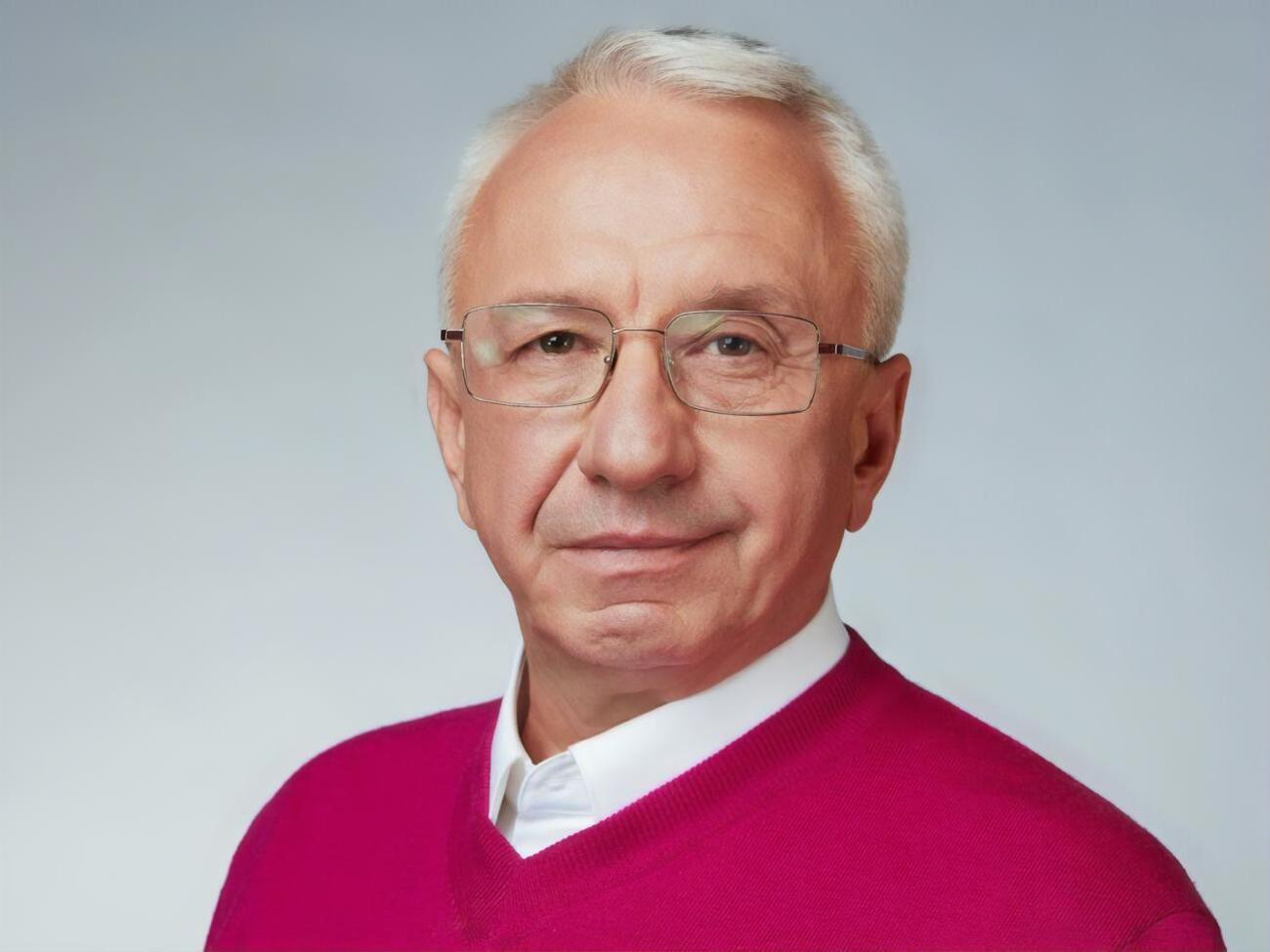 Олексій Кучеренко: Я аплодую і кричу "Вау!" містку і флагштоку. Який, до речі, дуже гарний, тільки на нього немає жодного документа