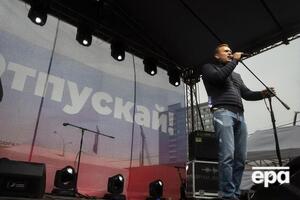 Навальний повністю отямився