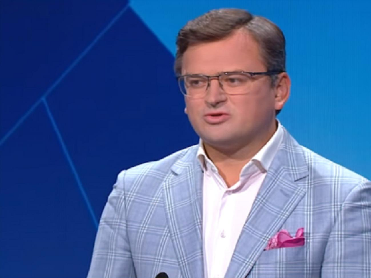 Про якесь "жовте", не кажучи вже про "червоне" світло, яке виставляє Україні Захід, говорити не доводиться, є нормальний діалог &ndash; Кулеба