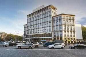 Отель "Днепр" расположен в центре Киева