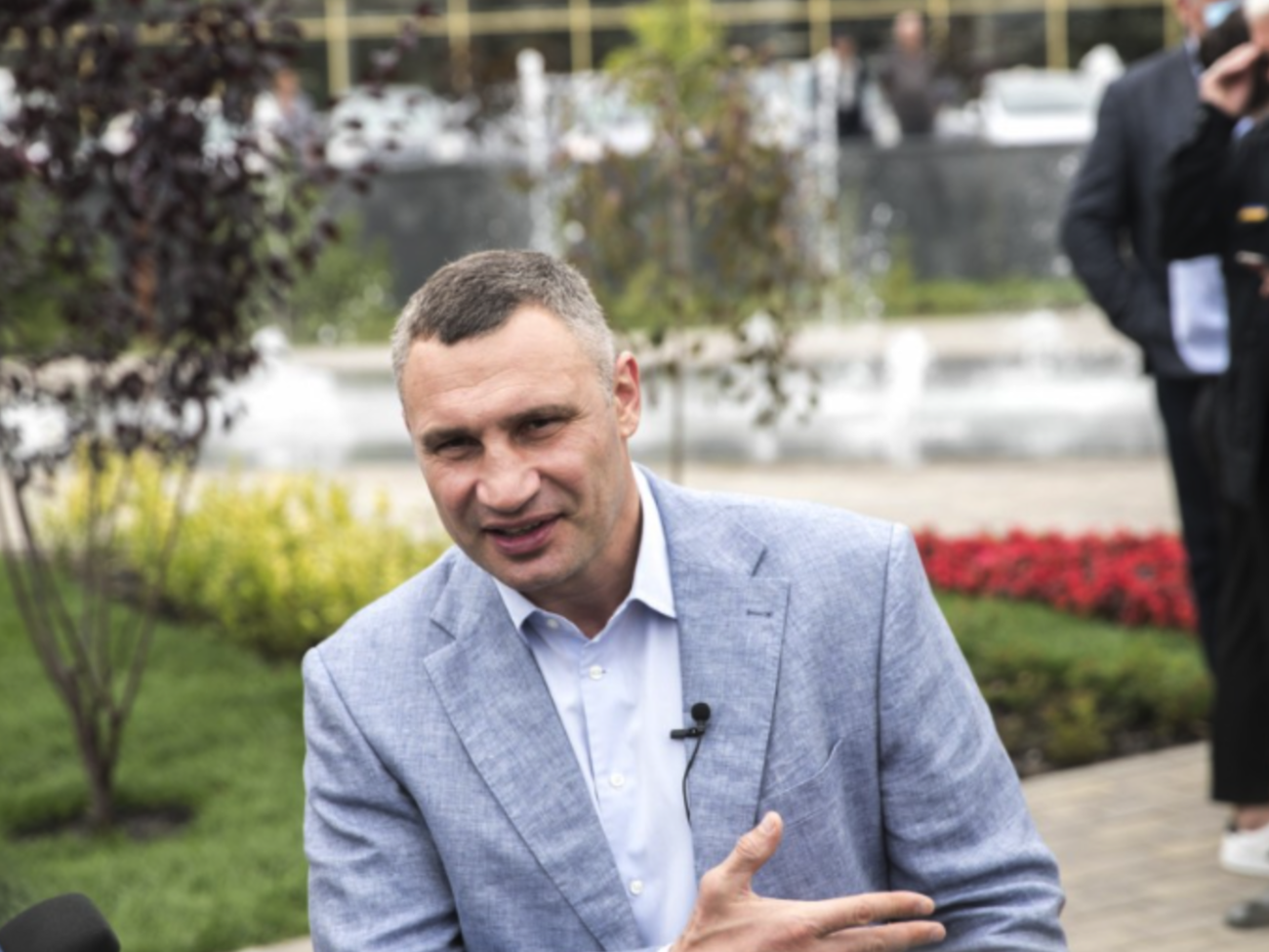 Кличко:&nbsp;До этого площадь была загромождена МАФами. Мы их убрали. Восстановили фонтан, который был закрыт "архитектурными сооружениями"