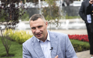 Кличко: До этого площадь была загромождена МАФами. Мы их убрали. Восстановили фонтан, который был закрыт "архитектурными сооружениями"