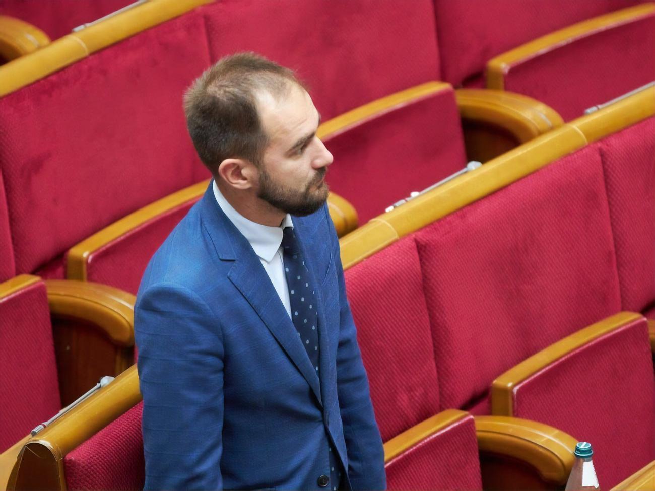 Юрченко после того, как вспыхнул скандал, заявил о выходе из фракции