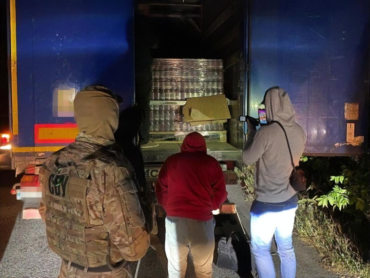 Затриманих учасників незаконної схеми повідомлено про підозру у вчиненні злочину