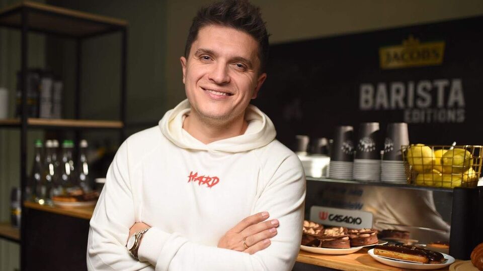 Анатолій Анатоліч: Для американців пандемія не так проходить, як для українців, зважаючи на те, що ми живемо у статусі країни, що воює, останні п'ять років. У нас проблема на проблемі. Але хочеться, щоб це все закінчилося нарешті