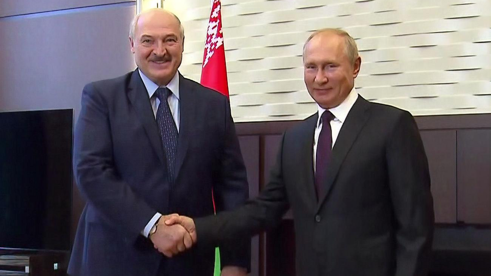 Це була перша зустріч Путіна і Лукашенка після президентських виборів 9 серпня і початку масових протестів у Білорусі. Заради неї білоруський лідер прибув до Сочі в резиденцію "Бочарів Струмок"